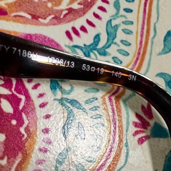 Tory Burch Tortoise Shell Sunglasses with Original Case - Picture 3 of 6